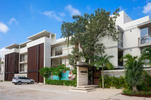 Premium Studio with Direct Pool Access Near Calle 7