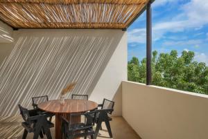 Stylish 2BR with Rooftop & Private Pool - La Veleta - A302