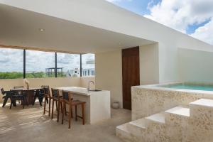 Stylish 2BR with Rooftop & Private Pool - La Veleta - A302