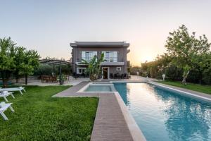 Elenas Home - Dream & Love apts w Private pool