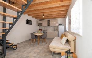 Cozy Home In Poljica With Kitchen