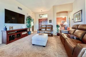 Oro Valley Getaway with Patio, BBQ and Mountain Views!