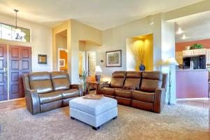 Oro Valley Getaway with Patio, BBQ and Mountain Views!