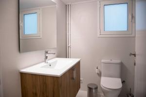 Mariannas Stylish Brand New Apt in the heart of Athens