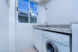 Porto Canoas 203 - Apto 2 quartos a 150 metros da Praia de Bombas