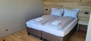 New and well furnished studio apartment for two 30 km from Kirkjubæjarklaustur Perfect place to stay at right between Black beach and Jökulsárlón