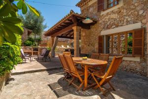Fabulous Rural House with views to the mountains with swimming pool