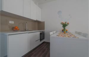 Stunning Apartment In Okrug Gornji With Wifi, 2 Bedrooms And Outdoor Swimming Pool