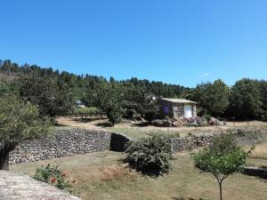 Maisons de vacances Charming stone Tiny House with communal pool, Chambonas : photos des chambres