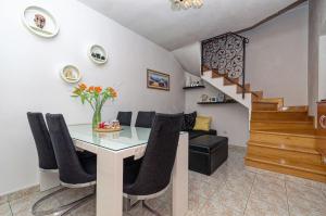 House Rose in center