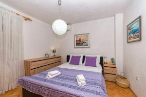 House Rose in center