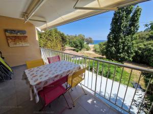 Appartements Appartement Cavalaire-sur-Mer, 3 pieces, 4 personnes - FR-1-100-271 : photos des chambres