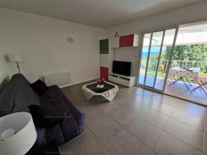 Appartements Appartement T3 a Cavalaire-sur-Mer - Terrasse vue mer et parking - FR-1-100-271 : photos des chambres