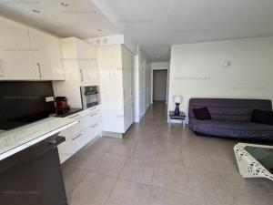 Appartements Appartement T3 a Cavalaire-sur-Mer - Terrasse vue mer et parking - FR-1-100-271 : photos des chambres