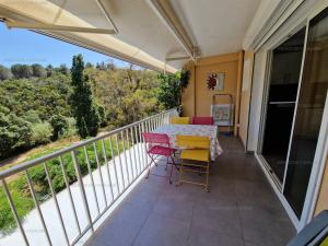 Appartements Appartement T3 a Cavalaire-sur-Mer - Terrasse vue mer et parking - FR-1-100-271 : Appartement