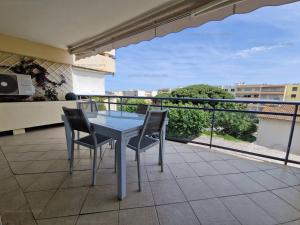 Appartements Appartement Cavalaire-sur-Mer, 3 pieces, 4 personnes - FR-1-100-272 : photos des chambres