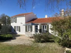 Maison charmante 6 pers, jardin clos, TV et Wifi, proche commerces et plage, petit chien accepté. - FR-1-224B-165 - LʼÉpine
