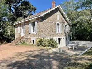Maison en pierre rénovée, 8 couchages, terrasse bois, proche bois de la Chaise - FR-1-224B-162 - Le Grand Vieil
