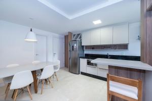 Terrazzo 402B - Apto 2 suítes em condomínio de luxo à 300 metros da Praia de Bombas