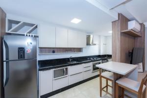 Terrazzo 402B - Apto 2 suítes em condomínio de luxo à 300 metros da Praia de Bombas