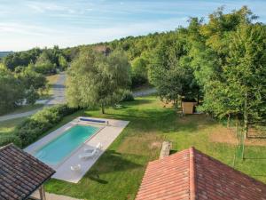 Maisons de vacances Cosy cottage in St Medard D'excideuil with pool : photos des chambres