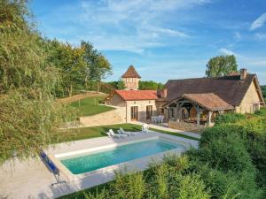 Maisons de vacances Cosy cottage in St Medard D'excideuil with pool : photos des chambres