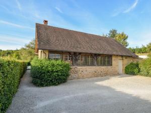 Maisons de vacances Cosy cottage in St Medard D'excideuil with pool : photos des chambres