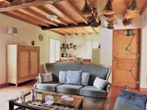 Maisons de vacances Charming house with private spa and terrace near Duras : photos des chambres