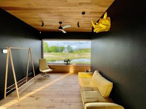 Jaukūs ART stiliaus apartamentai antrame aukšte su vaizdu į marias