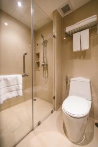 Phòng Superior có Giường cỡ King nhìn ra Thành phố (Superior City View King Room)