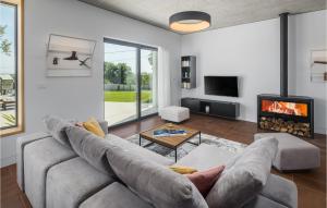 Lovely Home In Barban With Kitchen 