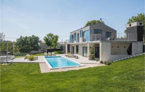 Lovely Home In Barban With Kitchen