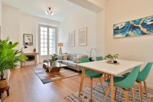 C74 - Marvelous 3 Bedroom Apartment In Historical