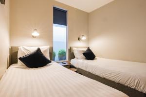 Lower Ground Twin Room No window room in CitySpace Bermondsey