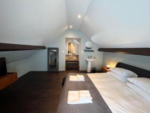 B&B / Chambres d'hotes Le Petit Chateau : photos des chambres