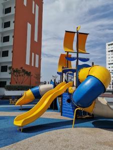 Preferred30 3R2B 7pax Meritus Perai