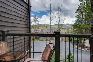 Double Eagle Aprés Ski Condo: Ski In, Walk to Town