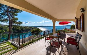 Stunning Home In Novigrad With Kitchen 