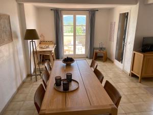 Maisons de vacances Boutique Villa with Shared Pool, Air Con, WiFi, TV : photos des chambres