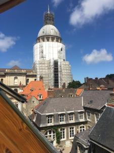 Appartements LA MANSARDE - AU COEUR DE LA VIEILLE VILLE : photos des chambres