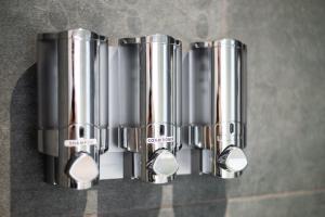 2 Bed - Modern Flat - Town Centre & Parking