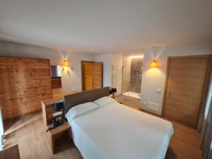 Suite with Mountain View