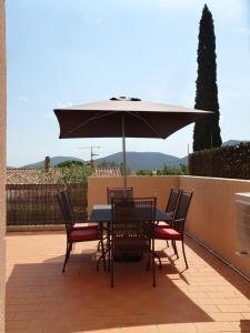 Maisons de vacances Boutique Villa with Shared Pool, Air Con, WiFi, TV : photos des chambres