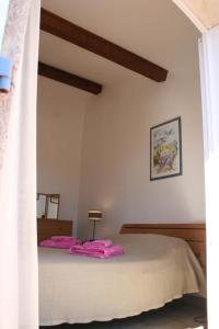 Maisons de vacances Boutique Villa with Shared Pool, Air Con, WiFi, TV : photos des chambres