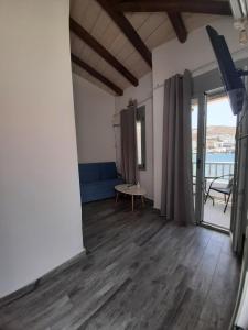 ΚΥΘΝΟΣ LAREROOMS