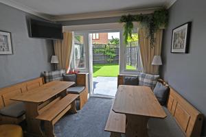 Central Townhouse with FREE onsite EV parking