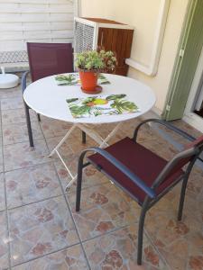 Appartements Agreable studio avec terrasse : photos des chambres