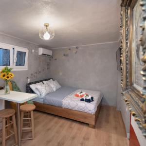 Cozy tiny apartment in the heart of Plaka