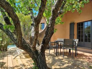 Villages vacances Les Garrigues de la Vallee des Baux : photos des chambres