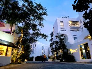 The Greek Pod - Private Staycation Pod in La Bella Tagaytay